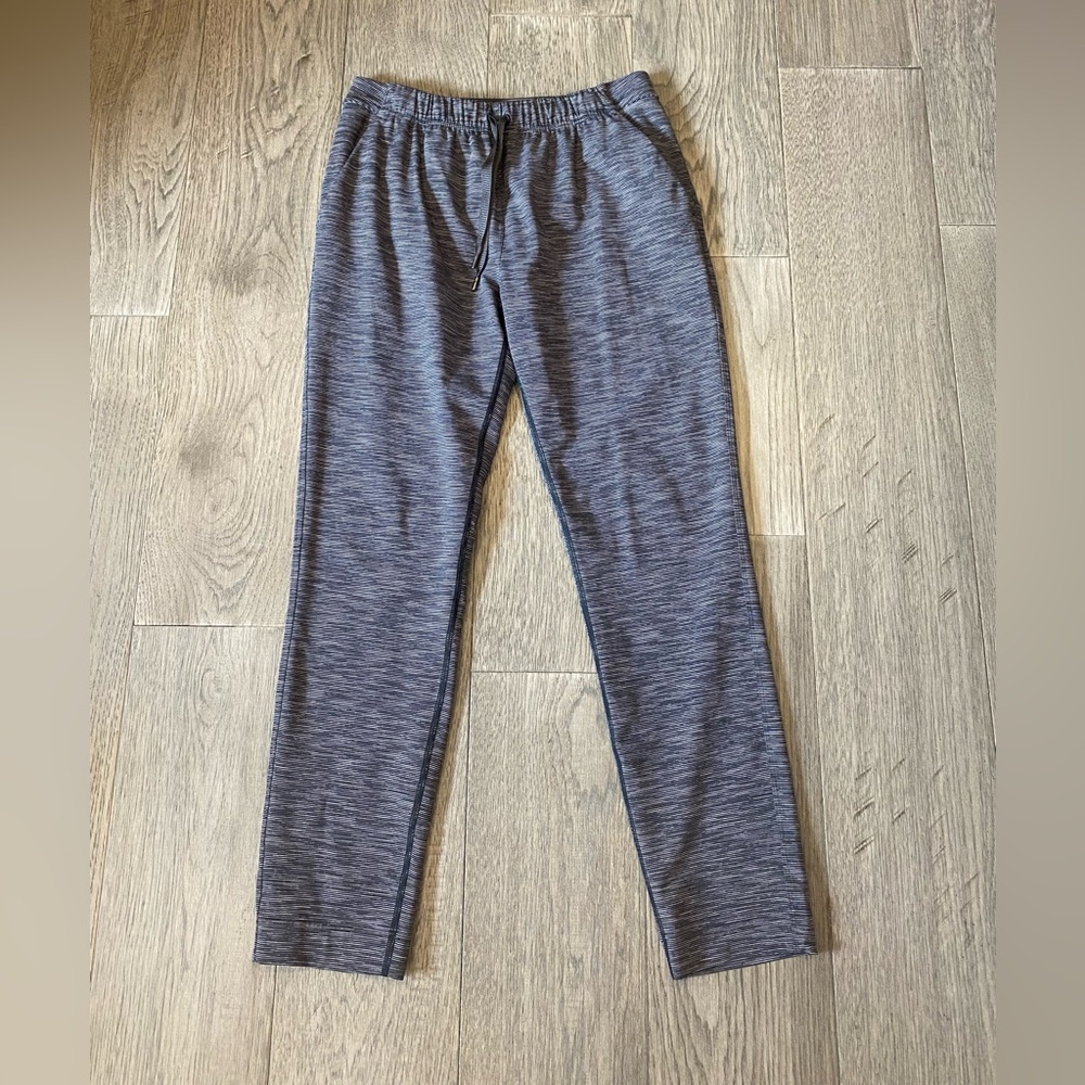 Lululemon “Jet” pant, size 4, perfect condition.